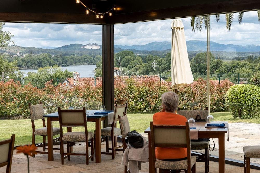 Parador De Tui Bagian luar foto